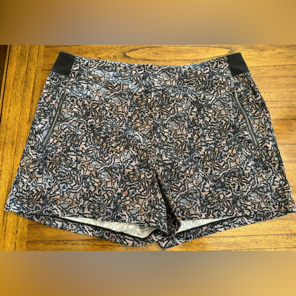 Athleta Plus Shorts 🖤 - Picture 2 of 11